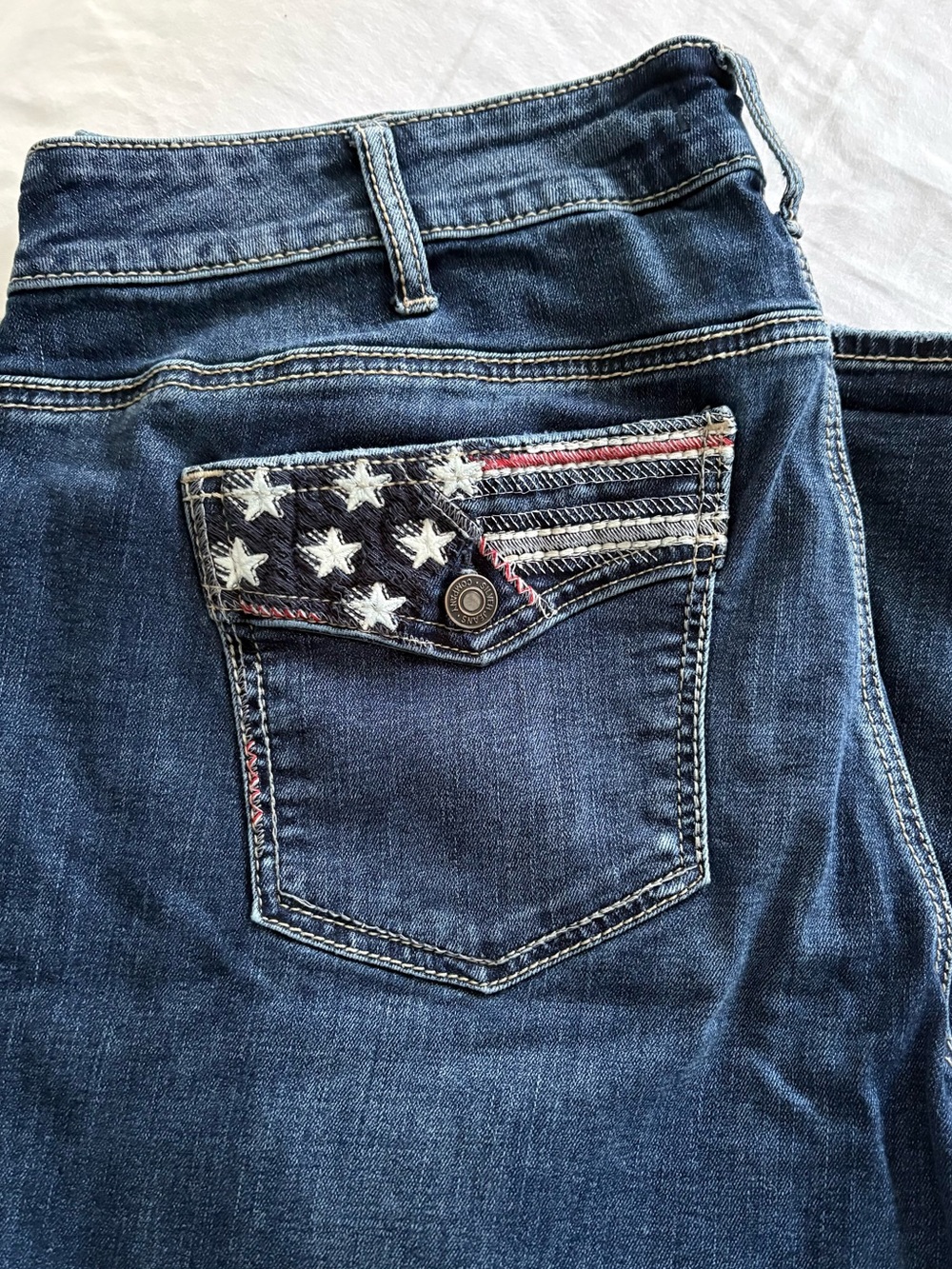 Silver Jeans Co. Suki Capri Jeans 20W Embroidered Flag Pockets Dark Wash Stretch